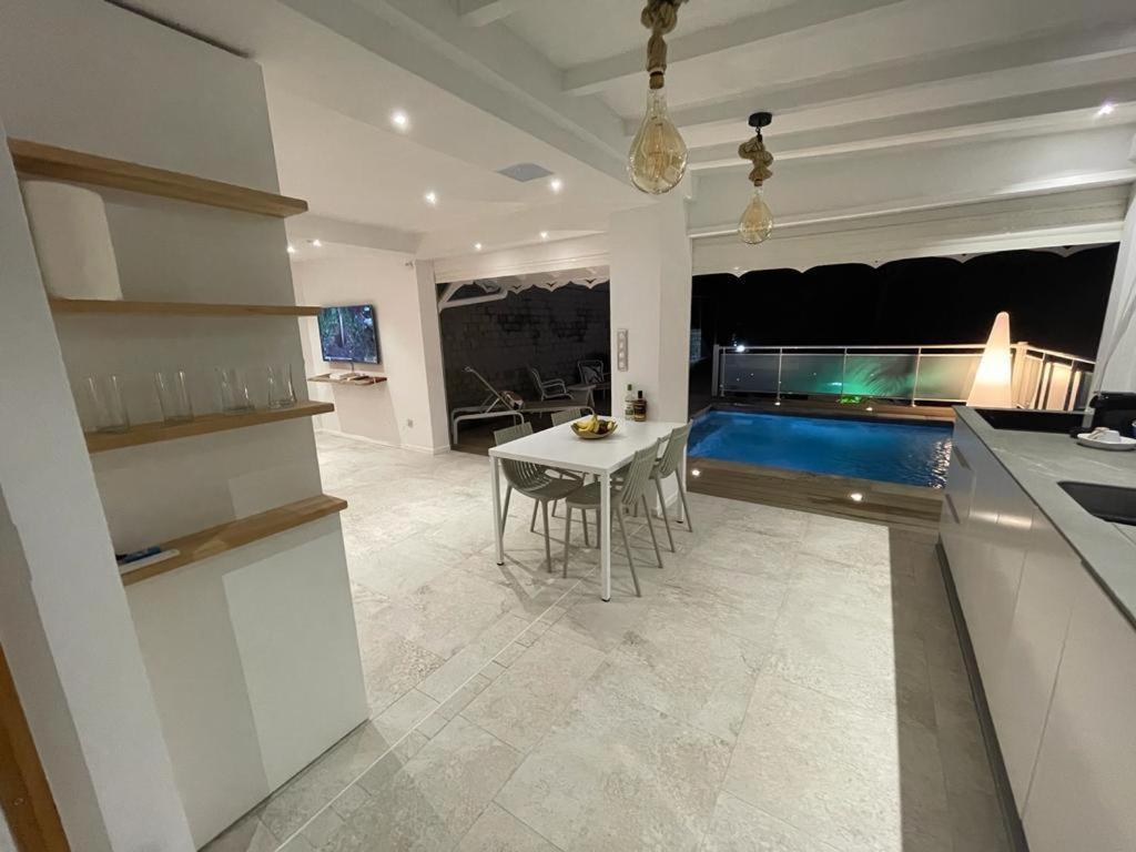 Les Appart Villa Sunbay Caraibes Avec Piscine Privative Vue Mer Et Montagne Le François Extérieur photo